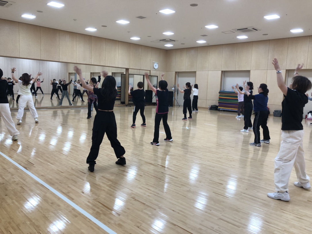 ダンスフィットネス教室の様子の写真1